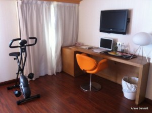 Desk & bike Room 509 Petit Palace Malaga
